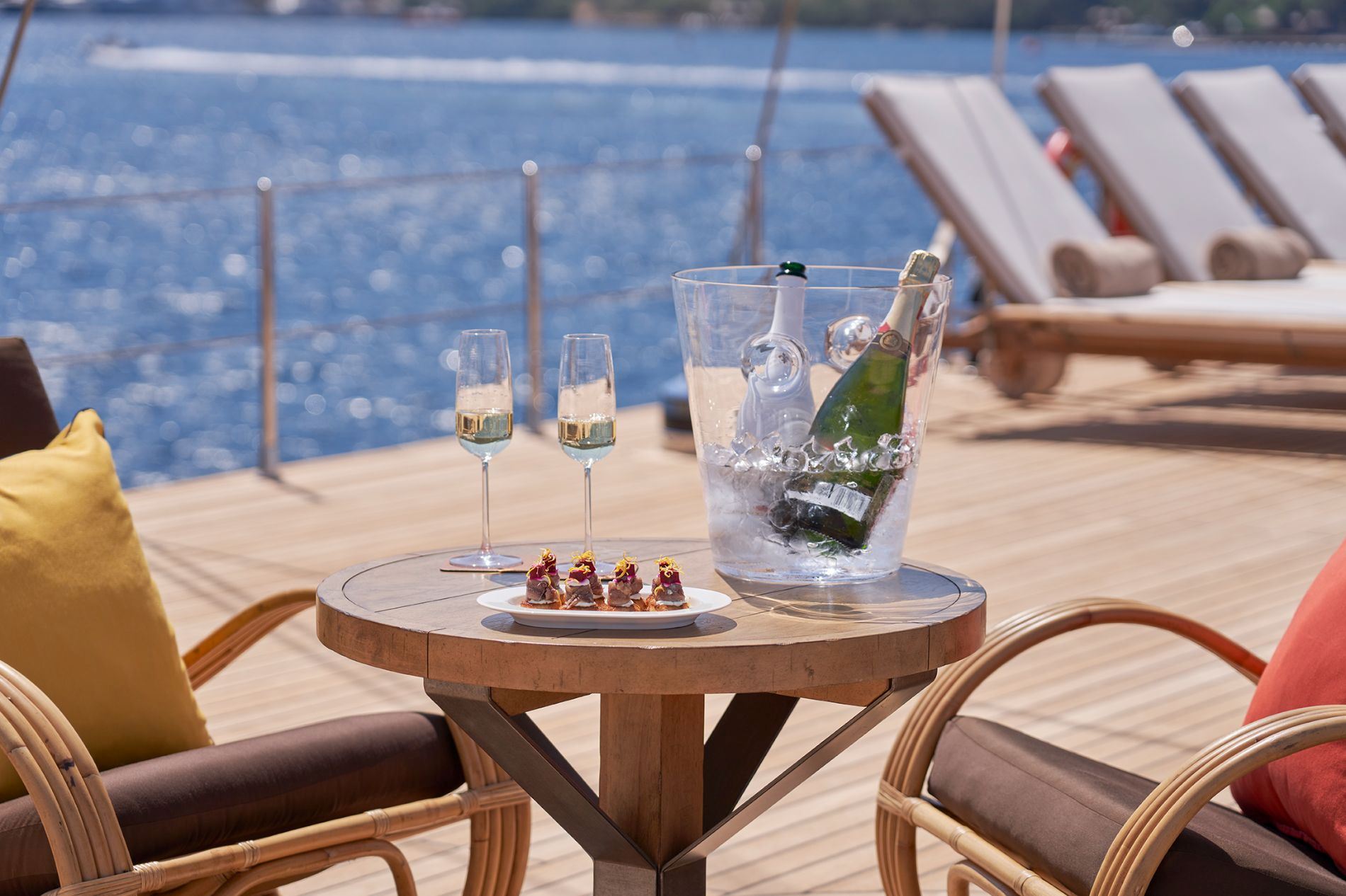 Galileo — exterior